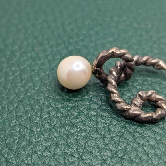 ✨ Twisted Rope & Pearl Drop Earrings ✨ - Picture 4 of 4